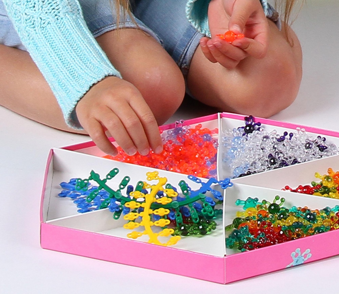 Что подарить детям 8 10 лет. Конструктор Биплант Самоцветики. Творческие игрушки для детей. Творческие подарки для детей. Творческий подарок девочке.
